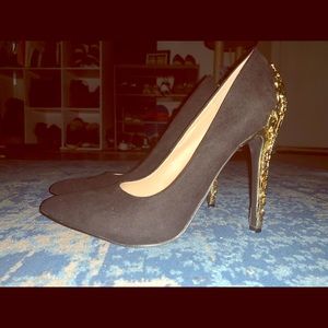 Just Fab Black and Gold Heels